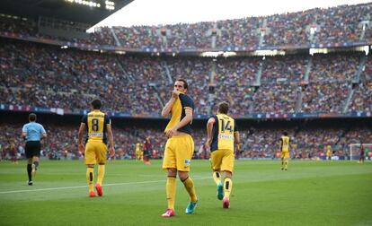 Godín comemora o gol de empate no Camp Nou.