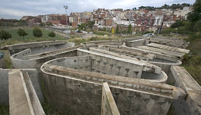 Algunes de les estructures que van cobrir un edifici esportiu dissenyat per Enric Miralles i Carme Pinós.