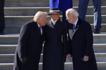 Donald Trump, Melania Trump y Joe Biden, en Washington el 20 de enero de 2025.