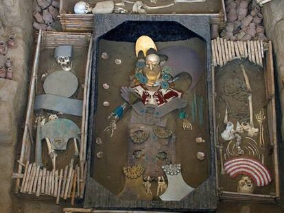 Enterramiento del Señor de Sipán tal como fue encontrado.