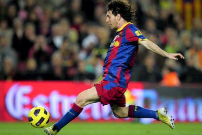 Messi, en el remate que supuso uno de sus goles al Villarreal en el reciente encuentro liguero en el Camp Nou.