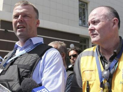 Miembros de la OSCE y de los equipos holandeses y australianos de investigación esperan nuevas órdenes en Donetsk.
