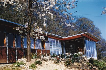 Fachada principal de casa de la familia Prouvé en Nancy (Francia), 1954.