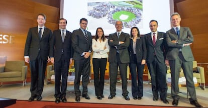 De izquierda a derecha, Franz Heukamp, profesor de Análisis de Decisiones delIESE; Jordi Canals, director general del IESE; Kristoff Puelinckx, fundador y socio de Delta Partners; Cristina Badenes, socia de Meridia Capital;Antonio González-Adalid, consejero delegado de Cartera IndustrialRea;Cristina de Parias, Directora de España de BBVA y presidenta de Catalunya Caixa; Alejandro Beltrán, socio director de McKinsey & Company; y Pablo Sagnier, socio de Egon Zehnder International.