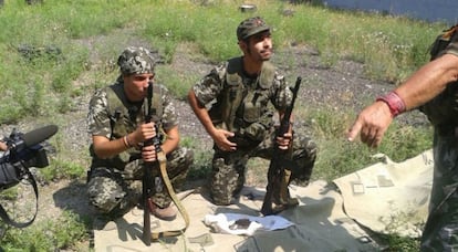 R.M.P (a la izquierda) y Á.D.A.M (derecha), dos de los ocho españoles detenidos este viernes por la Policía Nacional por combatir en el bando prorruso en Ucrania.