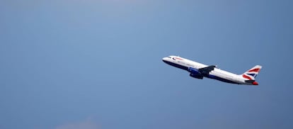 Un avión A320 de British Airways en pleno vuelo.