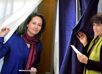 Ségolène Royal (en la foto de la izquierda) y Martine Aubry, candidatas a dirigir el Partido Socialista francés, tras depositar su voto el viernes.