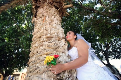 La ceremonia tuvo lugar el domingo 25 de febrero. Su objetivo es concienciar sobre la necesidad de respetar la naturaleza. El activista eligió este lugar por su simbolismo, ya que fue reforestado hace 20 años por estudiantes y autoridades locales.