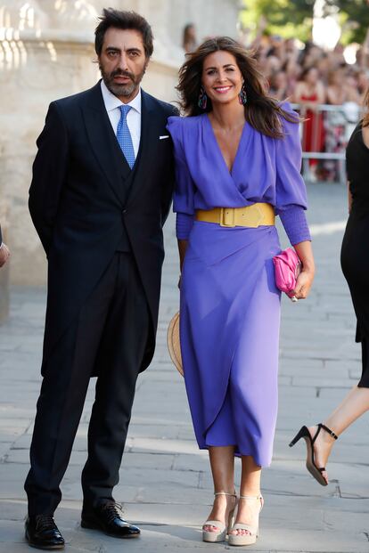 La presentadora Nuria Roca y su marido Juan del Val, en la boda de Sergio Ramos y Pilar Rubio en junio de 2019.