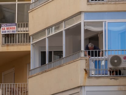 Un piso en venta junto a la playa de la Victoria en Cádiz.