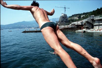 Salto en Yalta, lugar de veraneo en la entonces Unión Soviética, hoy Crimea (Ucrania), ocupada por Rusia, 1983.