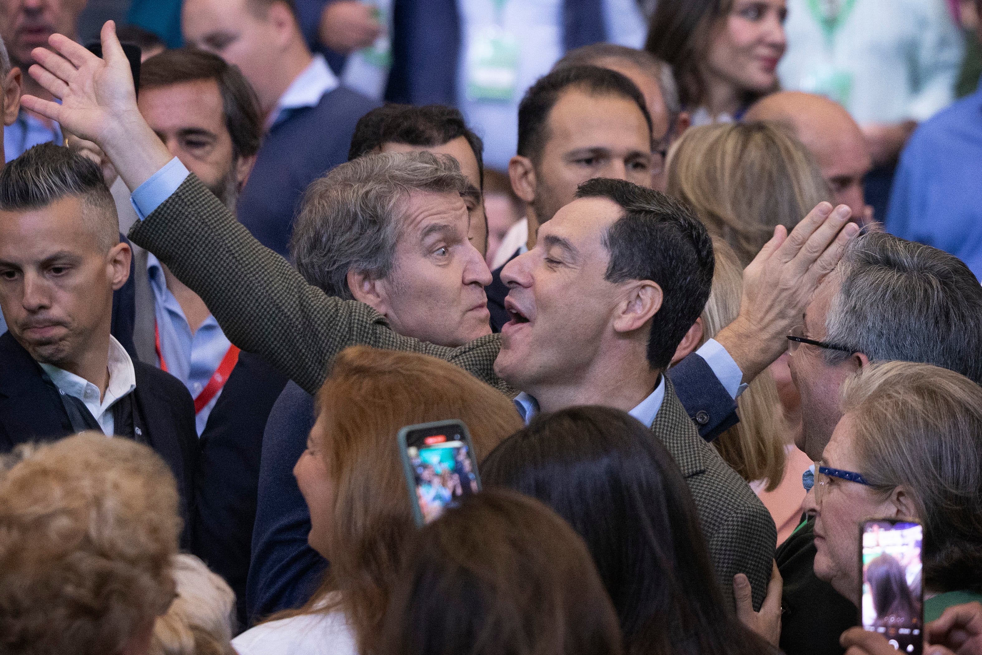 Feijóo asegura que el Gobierno es “una vergüenza internacional”: “Cualquier primer ministro habría caído a mitad de la semana”