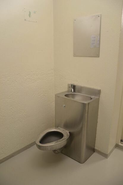 El baño en una de las celdas de la prisión noruega.