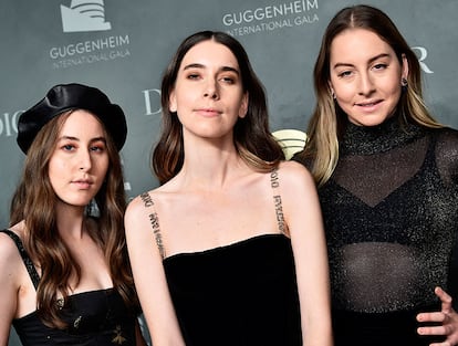 Haim en la Guggenheim International Gala organizada por Dior.