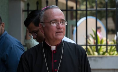El obispo Auxiliar de Managua, Silvio Báez, tras anunciar su regreso a Roma.