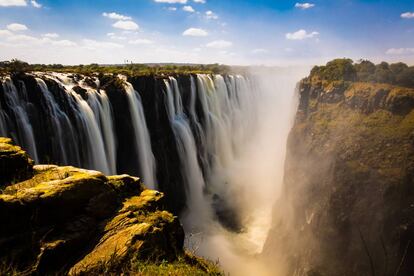 Las cataratas Victoria, en la frontera entre Zambia y Zimbabue, será uno de los destinos de El País Viajes en 2017.