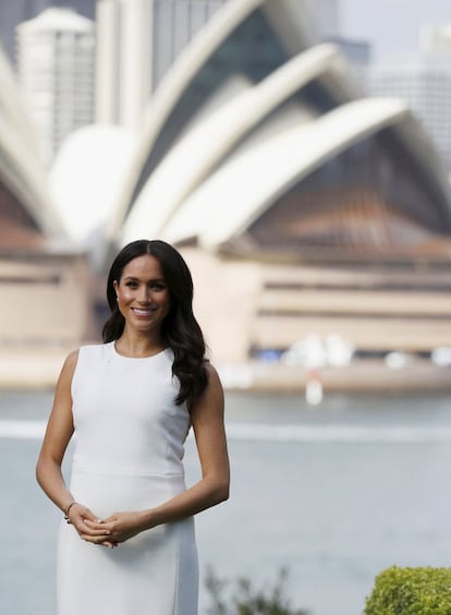 Pocas horas después de su llegada a Australia, al comienzo de su 'tour', los duques de Sussex anunciaban que serían padres de su primer hijo en la primavera de 2019. En la imagen, Meghan Markle en su primera aparición pública tras el anuncio, el 16 de octubre de 2018 en Sídney.