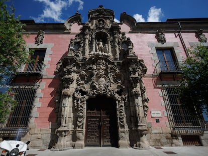 La fachada churrigueresca del Museo de Historia de Madrid.