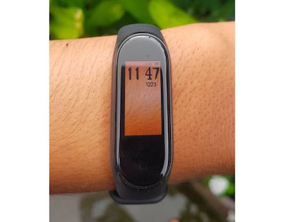 Xiaomi Mi Band 4 y la esfera que lo vuelve "transparente".