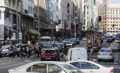 El tráfico en La Gran Vía. 