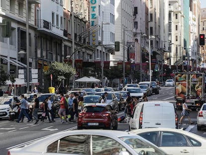 El tráfico en La Gran Vía. 