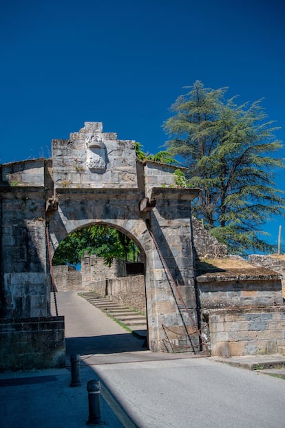 El Portal de Francia, la única puerta que queda en su lugar histórico.