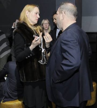 La actriz Uma Thurman habla con Harvey Weinstein en una fiesta en 2014.