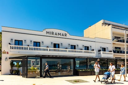 La fachada del restaurante Miramar del chef Paco Pérez en la localidad de Llançà (Girona).