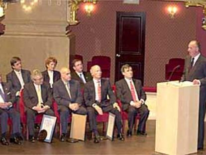 El Rey, ayer junto a los galardonados con los premios Europa Nostra.