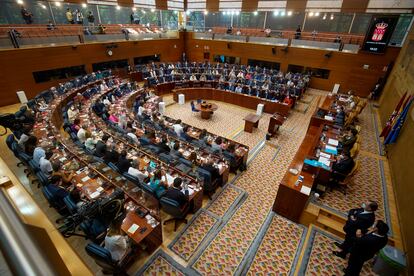 Los diputados en sus escaños. 