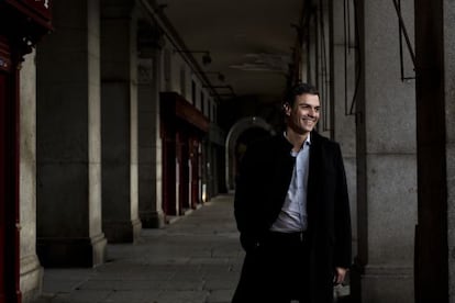 Pedro Sánchez, durant l'entrevista, a la Plaza Mayor de Madrid.