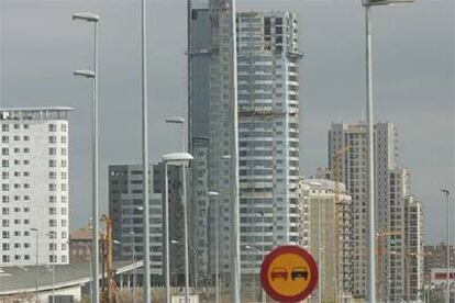 Edificios en construcción en la Avenida de las Cortes Valencianas, en Valencia.