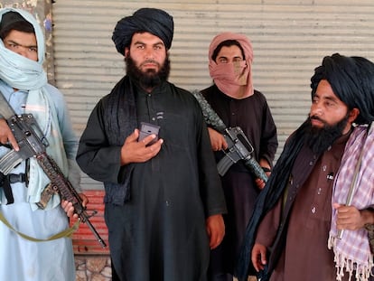 Combatientes talibanes, en la ciudad de Farah, este miércoles.