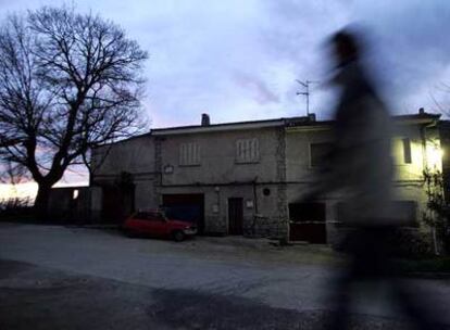 Imagen de la casa donde se suicidó el parricida, ubicada en la calle Cementerio.