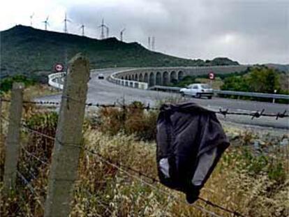 Una prenda de ropa utilizada como señal por los inmigrantes.