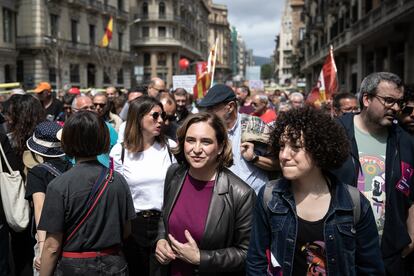 La alcaldesa de Barcelona Ada Colau durante la manifestación. 