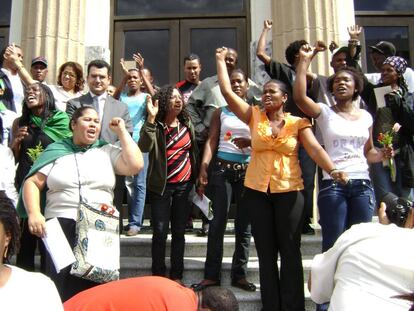 Mujeres protestando en Perú.