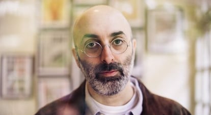 El escritor Eduardo Halfon, en Barcelona.