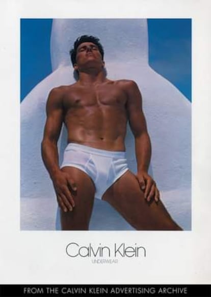 El brasileño Tom Hintaus protagonizando la primera campaña de ropa interior de Calvin Klein.