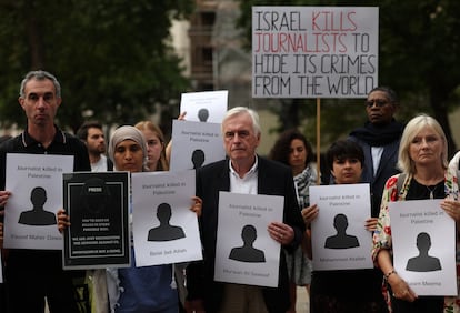 Vigilia en Londres este miércoles frente a Downing Street en memoria de los periodistas asesinados en Gaza.
