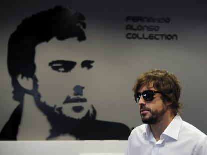 Fernando Alonso en la inauguraci&oacute;n del complejo con su nombre.