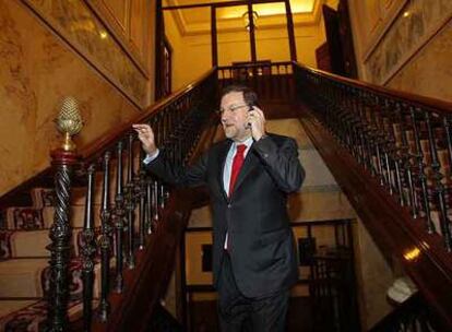 Mariano Rajoy, ayer, en una escalera del Congreso de los Diputados.
