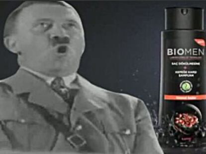 Imagen del anuncio de un champ&uacute; turco que utiliza a Hitler.