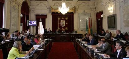 Pleno del Ayuntamiento de Málaga, en el que se votó contra las prospecciones.
