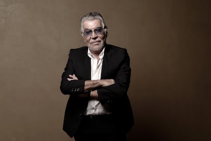 Roberto Cavalli posa durante la Vogue Fashion Dubai Experience en noviembre de 2014.