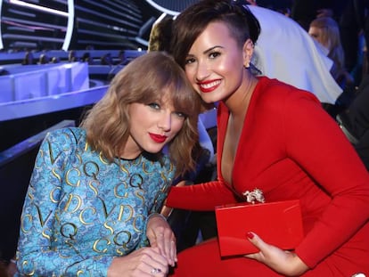 Taylor Swift y Demi Lovato, en los MTV Video Music Awards, en 2014.