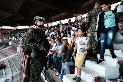 Miles de personas desplazadas de El Catatumbo se refugian en Estadio General Santander de Cúcuta por la guerra entre el ELN y las disidencias de las FARC, el 19 de enero 2024.