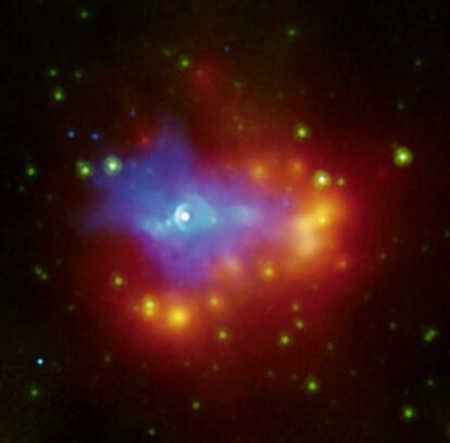 Imagen combinada de los restos de una supernova captados por los telescopios espaciales <i>Chandra</i> y <i>Spitzer</i>