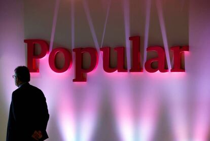 Foto de archivo con el logo de Banco Popular.
