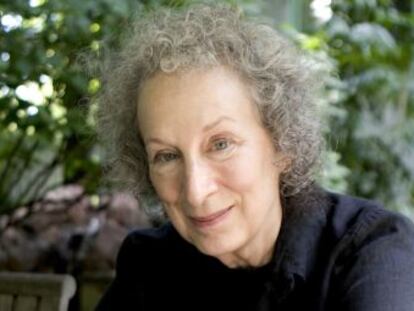 La escritora Margaret Atwood en su casa de Toronto en 2008.